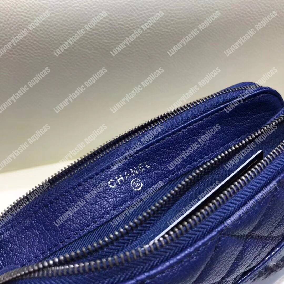 Ch*el clutch with chain blue