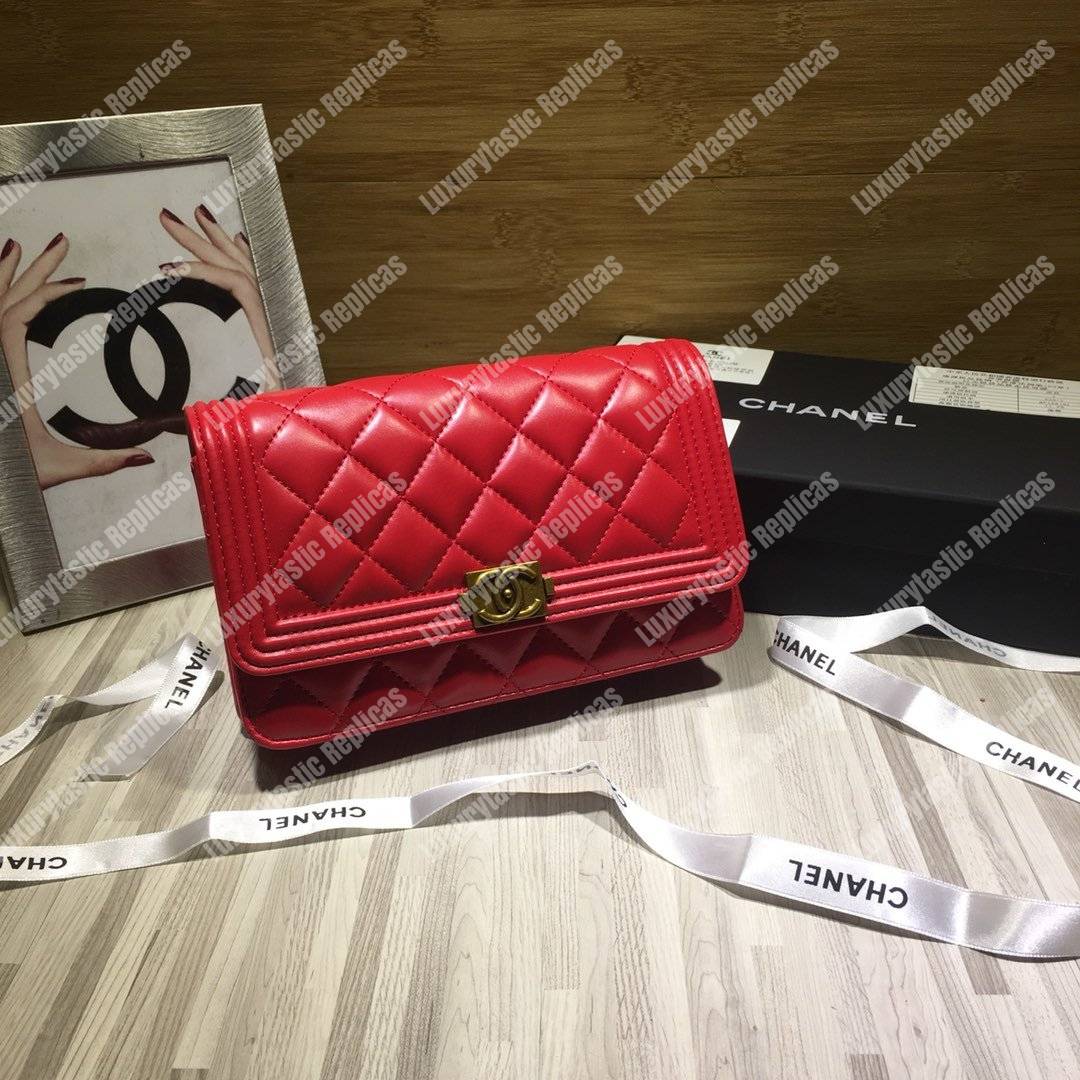 Ch*el le boy wallet on chain – woc red quilted lambskin gold-toned