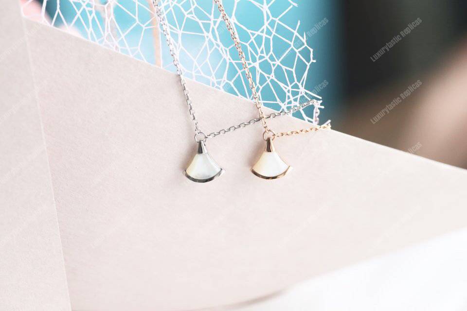 B*l*ai divina diva’s dream necklace white