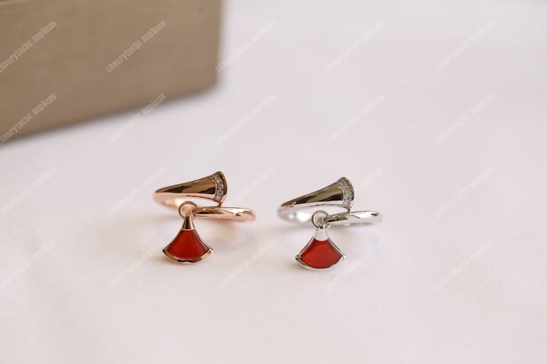 B*l*ai divas’ dream ring red