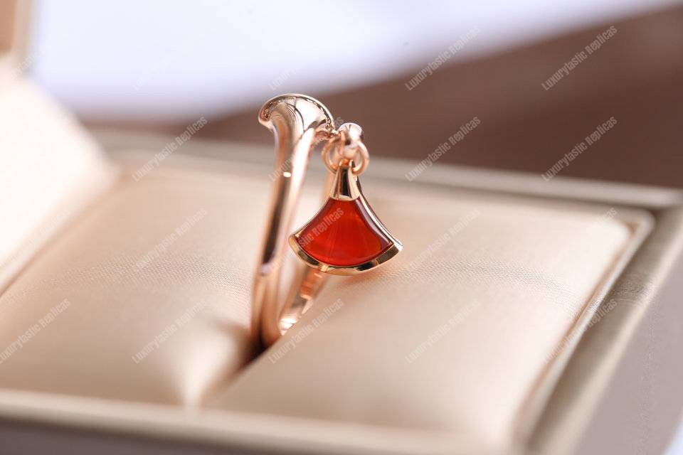 B*l*ai divas’ dream ring red