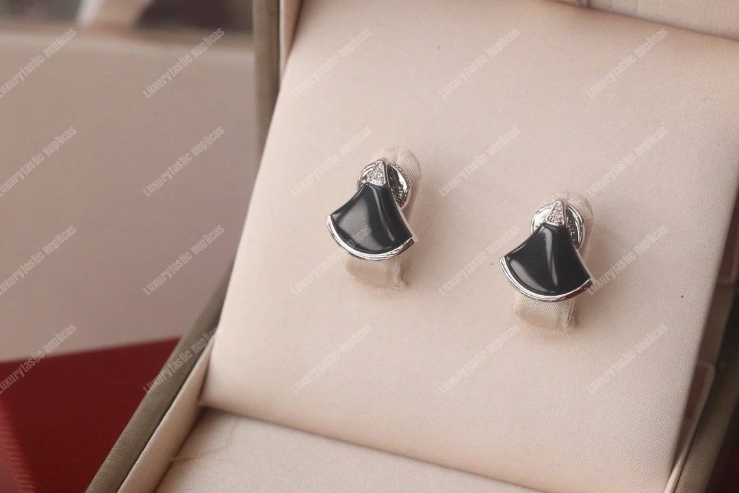 B*l*ai divas’ dream 2 diamonds earrings black