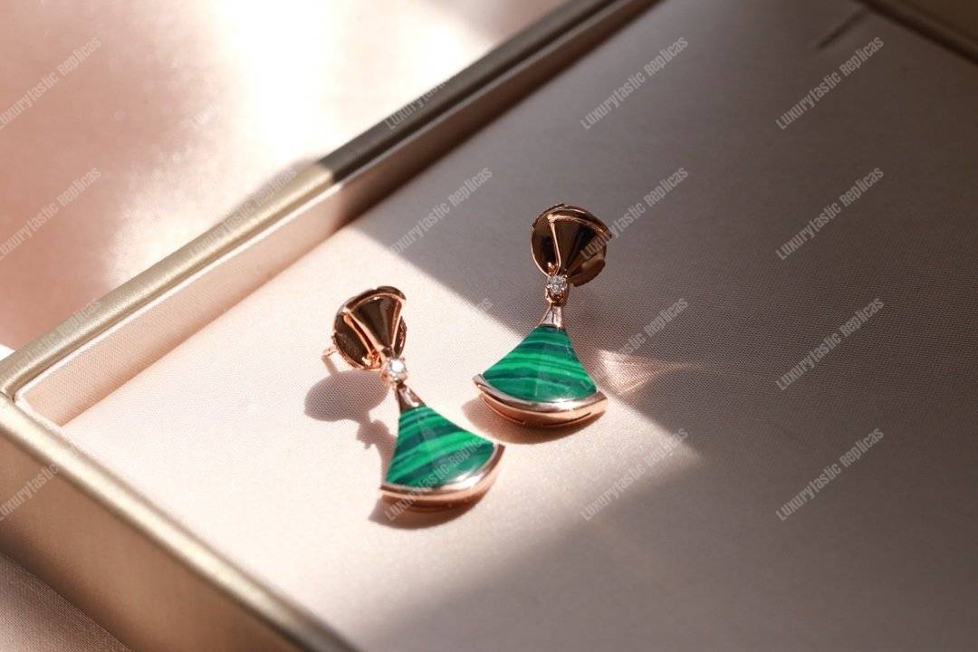 B*l*ai divas’ dream 2 diamonds earrings green