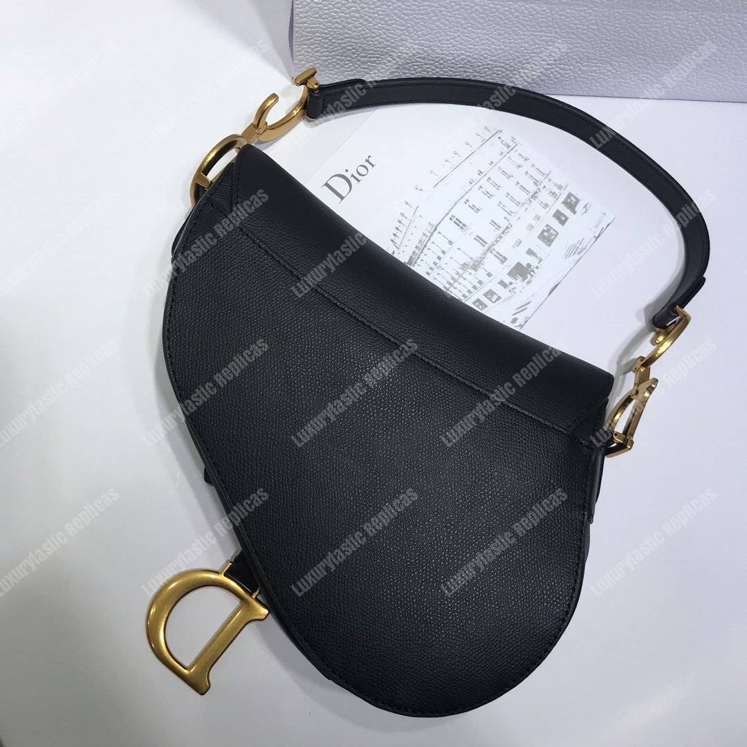 D*or saddle bag in black embossed grained calfskin