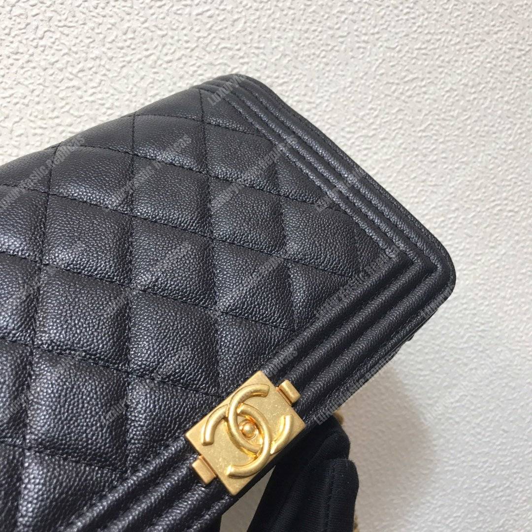 Ch*el le boy wallet on chain – woc grained calfskin gold-toned black