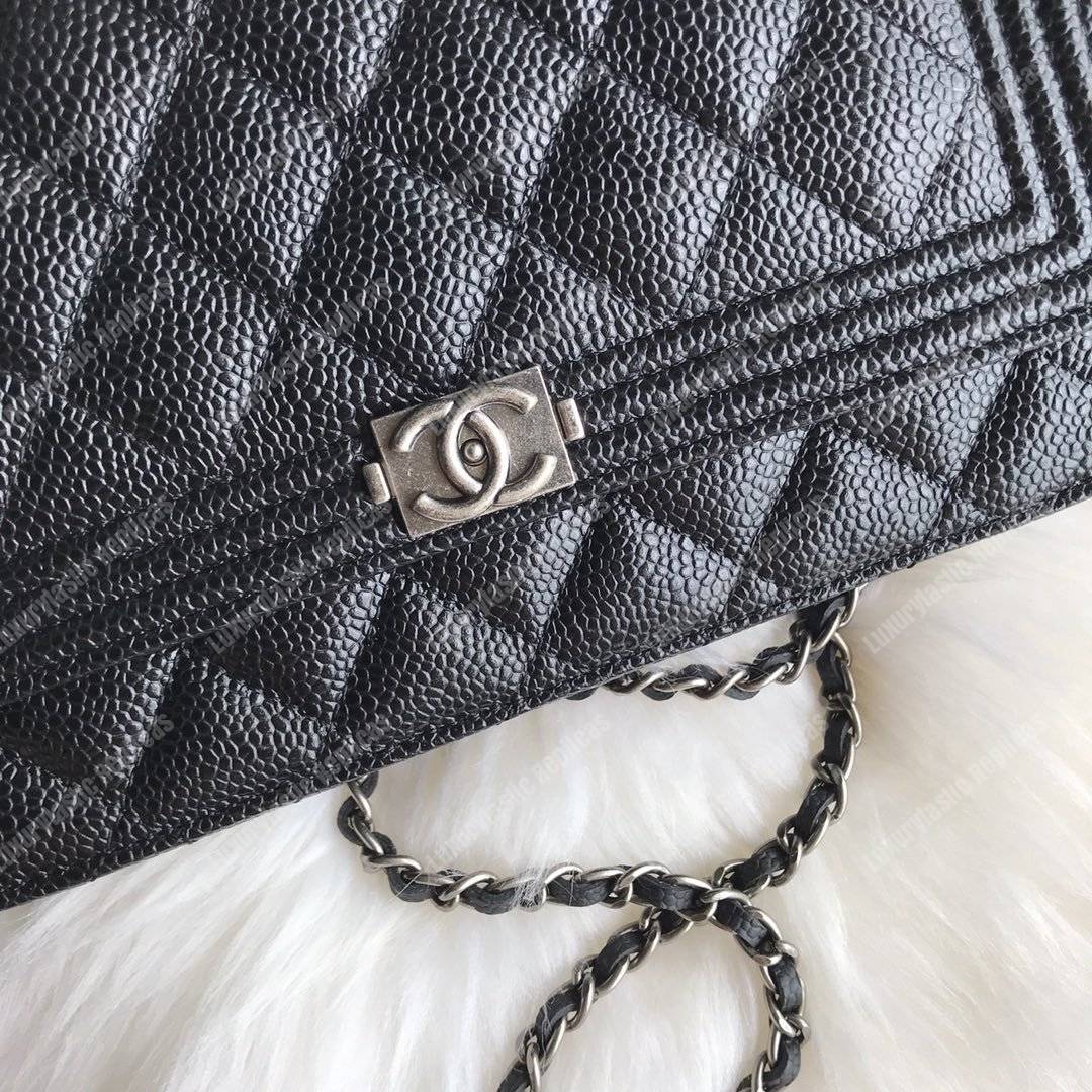 Ch*el le boy wallet on chain – woc black caviar silver-toned