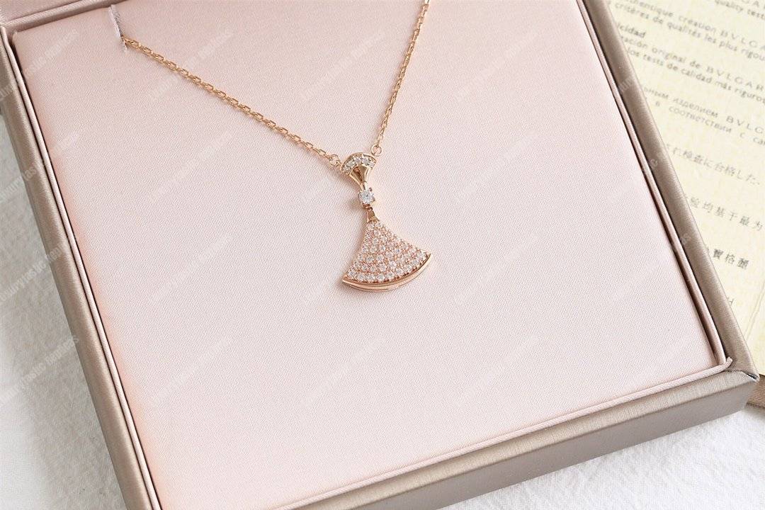 B*l*ai divas’ dream necklace with diamond pendant