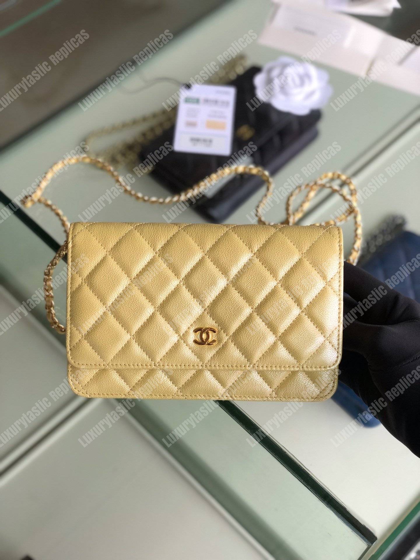 Ch*el wallet on chain – woc classic caviar gold-toned metal light yellow