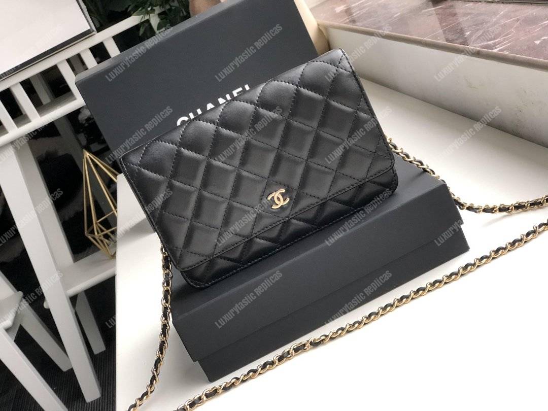 Ch*el wallet on chain – woc quilted lambskin black gold-toned