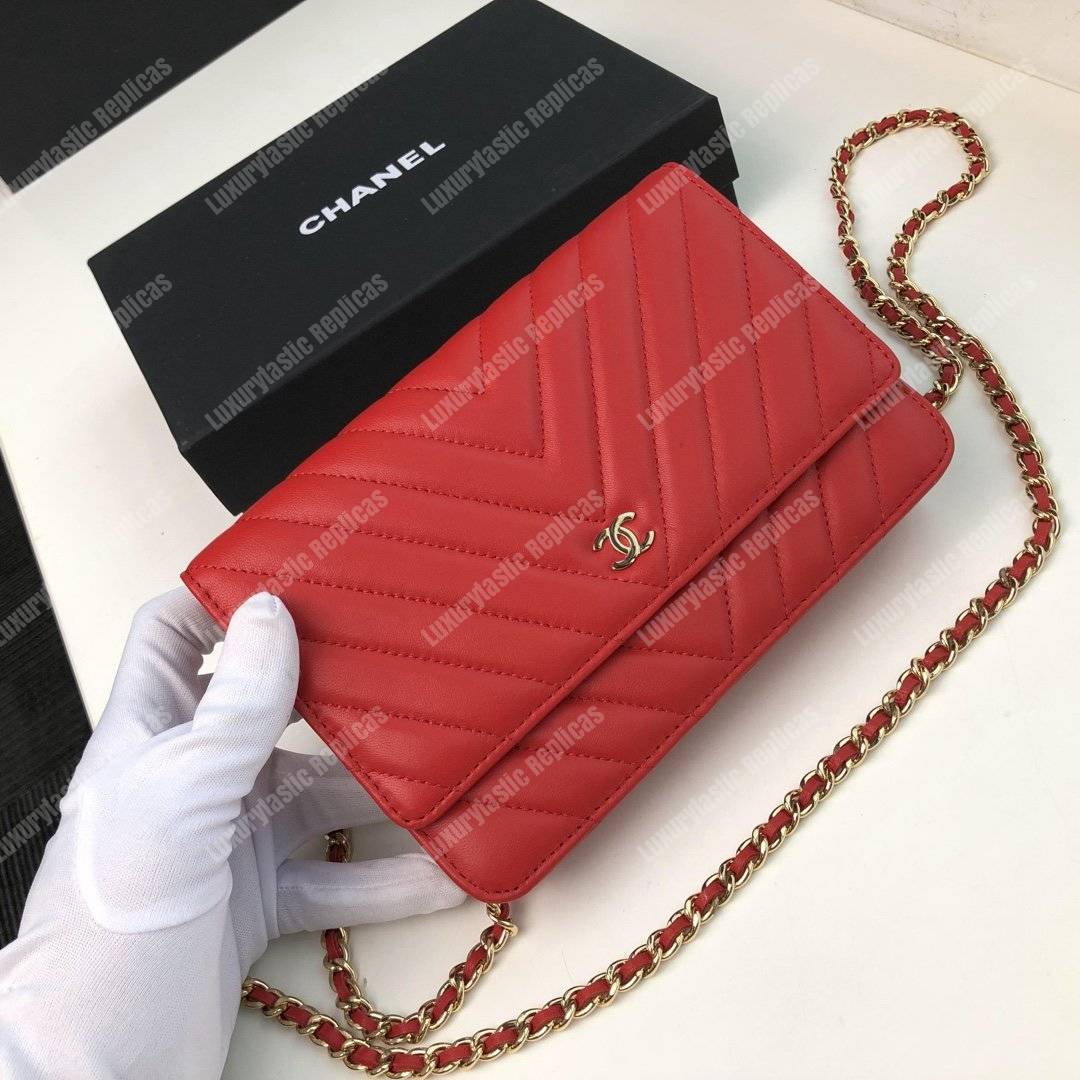 Ch*el wallet on chain – woc chevron lambskin red gold-toned