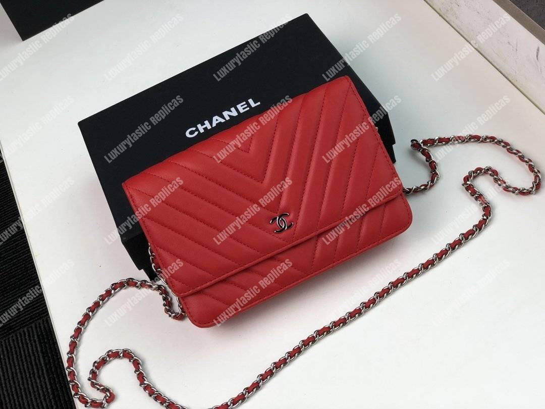 Ch*el wallet on chain – woc chevron lambskin red silver-toned﻿