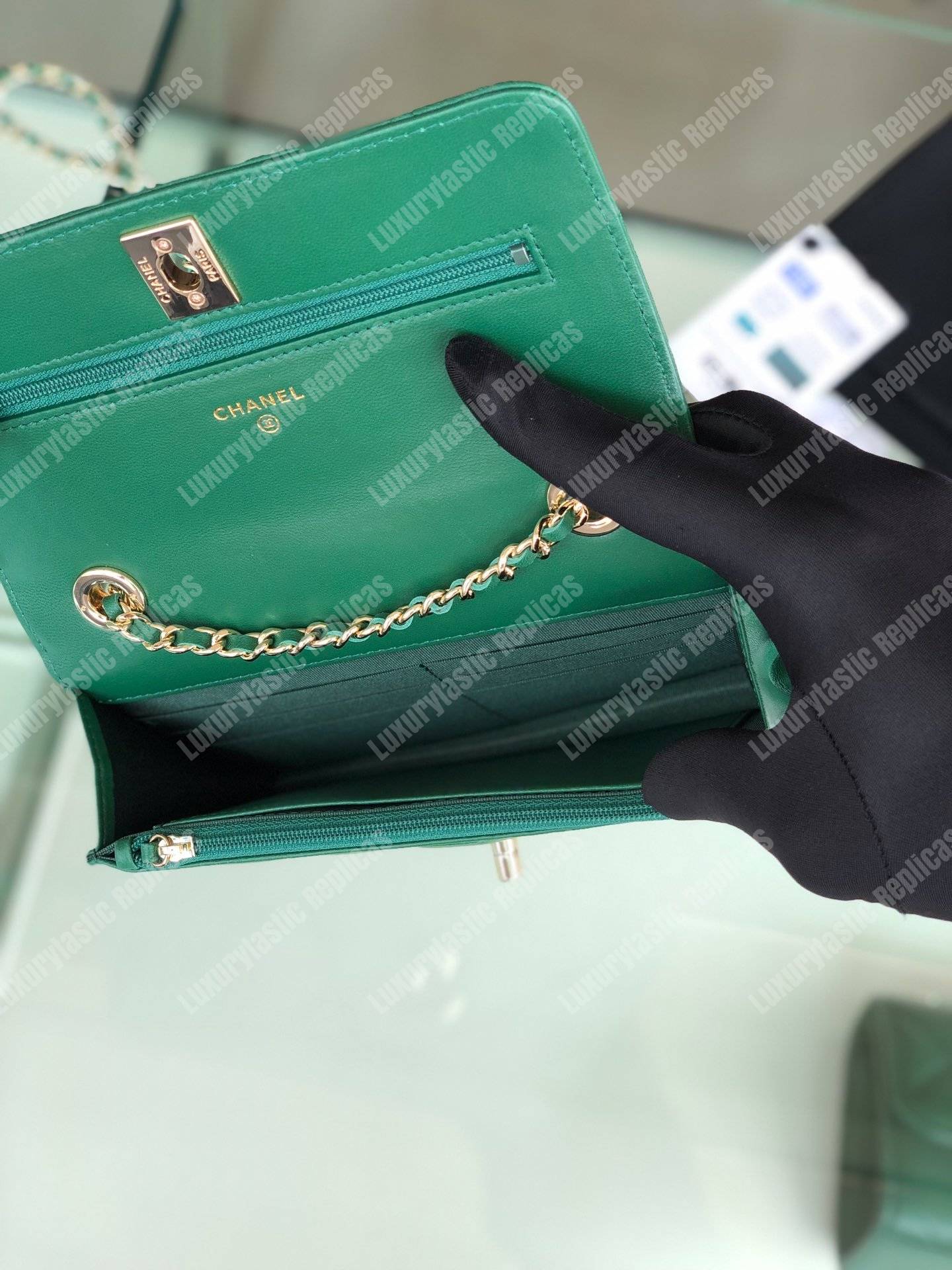 Ch*el wallet on chain – woc lambskin gold-toned metal green
