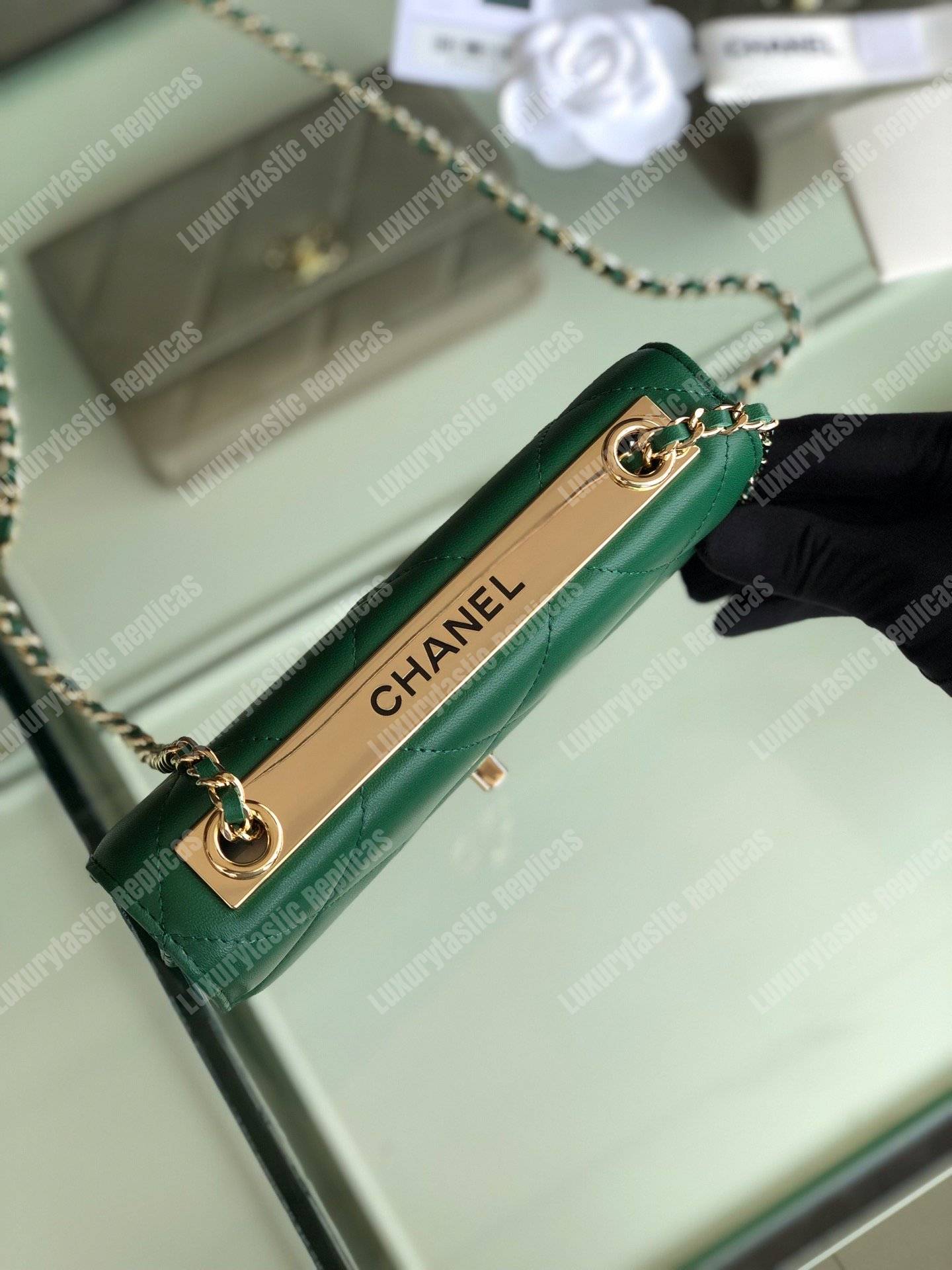 Ch*el wallet on chain – woc lambskin gold-toned metal green