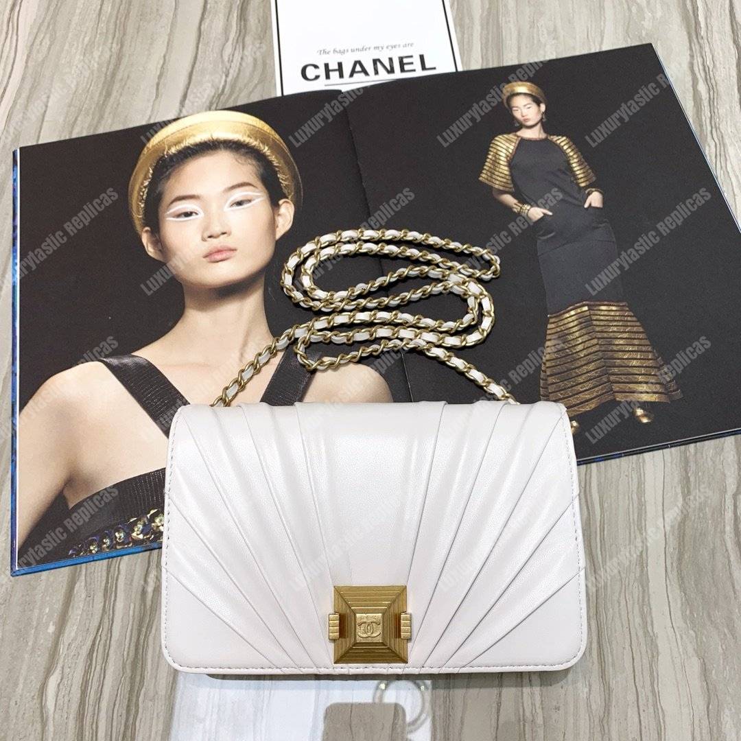 Ch*el wallet on chain – woc pleated lambskin white gold-toned