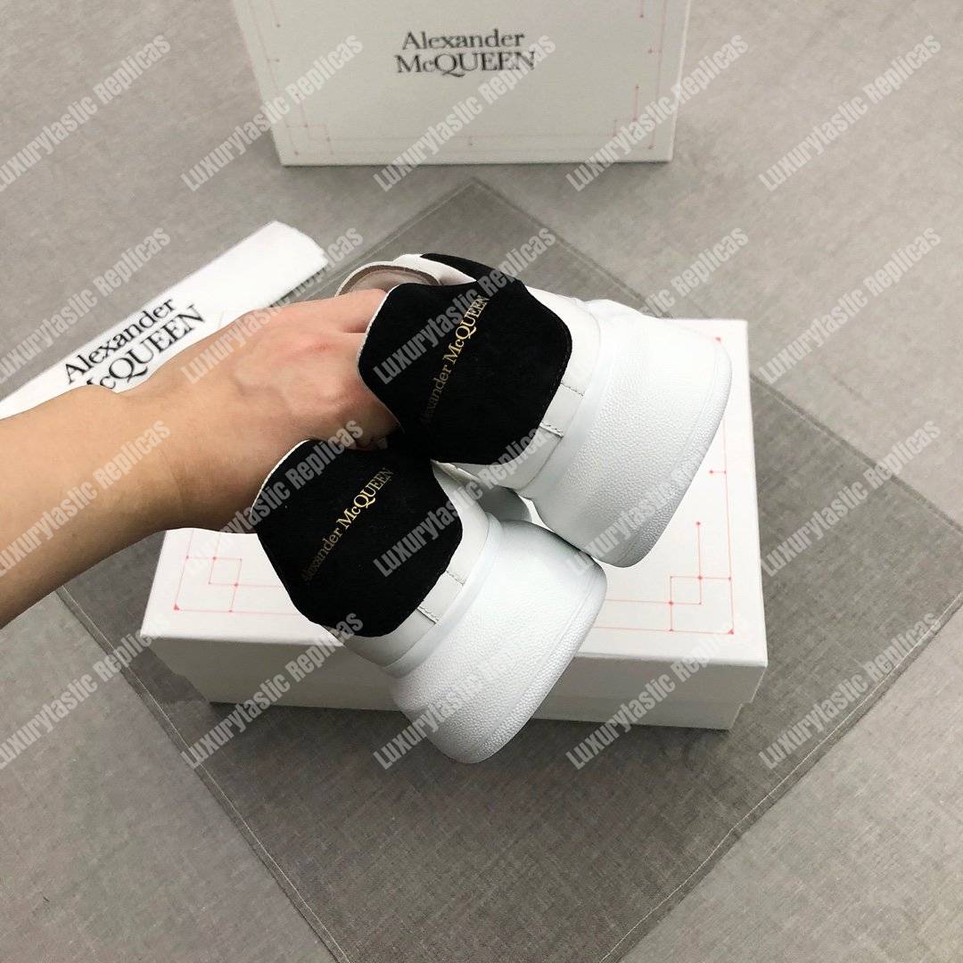 Alexander McQueen Oversized Sneaker Ivory/Black