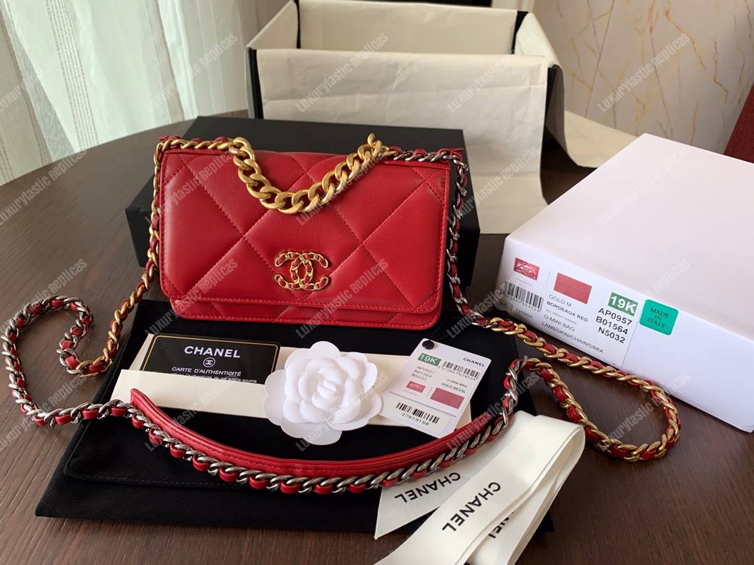 Ch*el 19 wallet on chain red