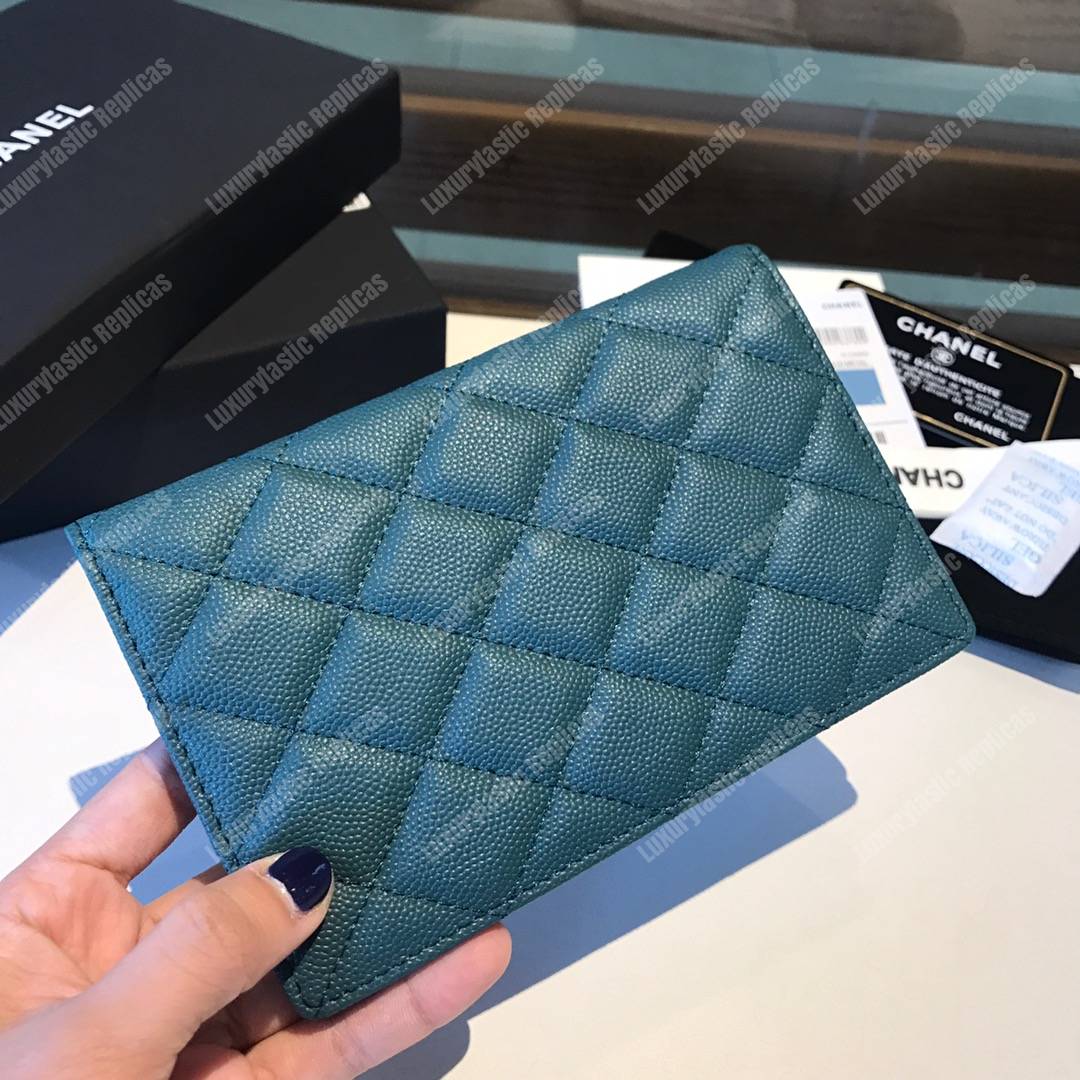 Classic Passport Holder Caviar Leather Turquoise