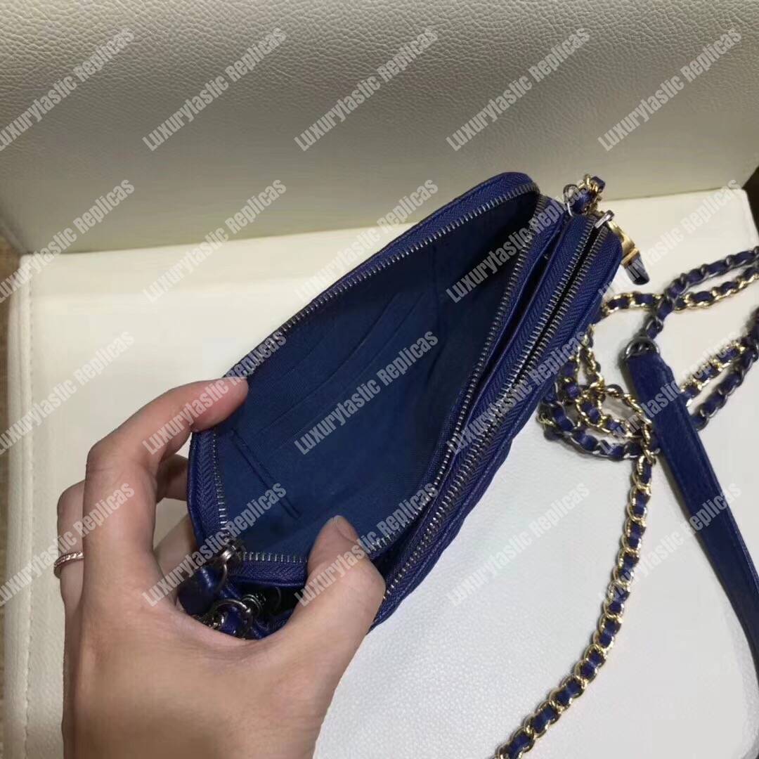 Ch*el clutch with chain blue