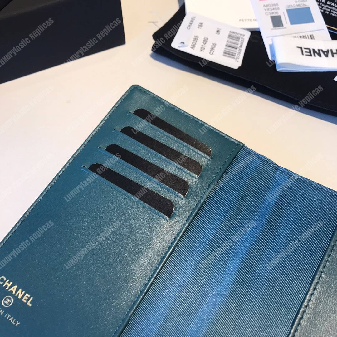 Classic Passport Holder Caviar Leather Turquoise