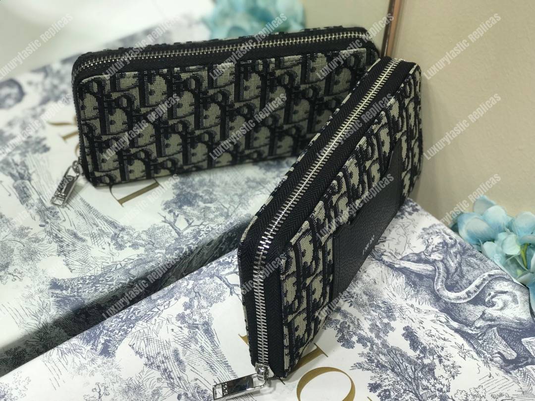 D*or oblique wallet