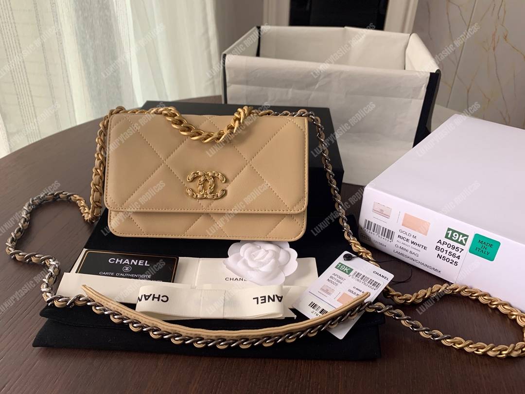 Ch*el 19 wallet on chain beige