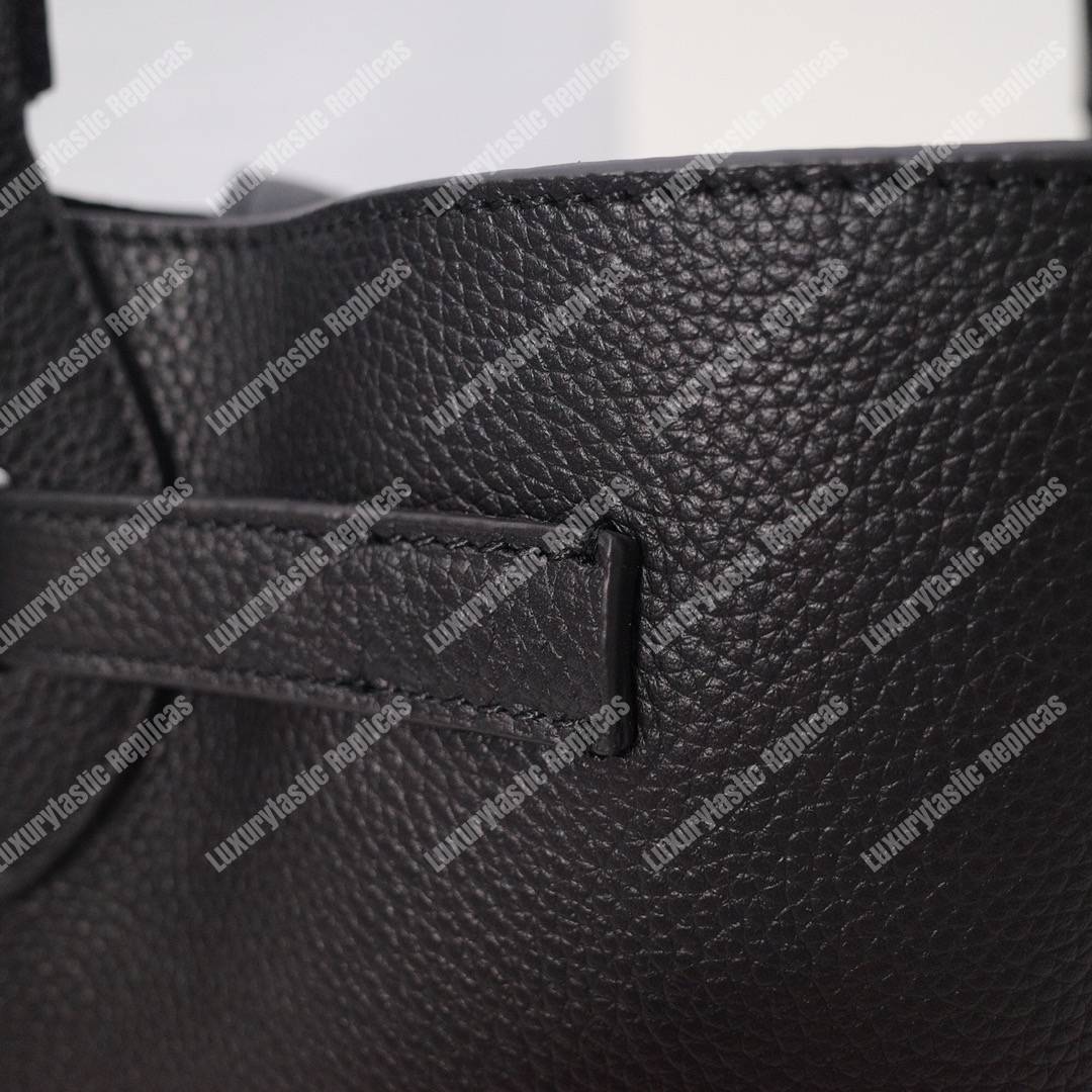 Ce**e big nano bucket in supple grained calfskin black