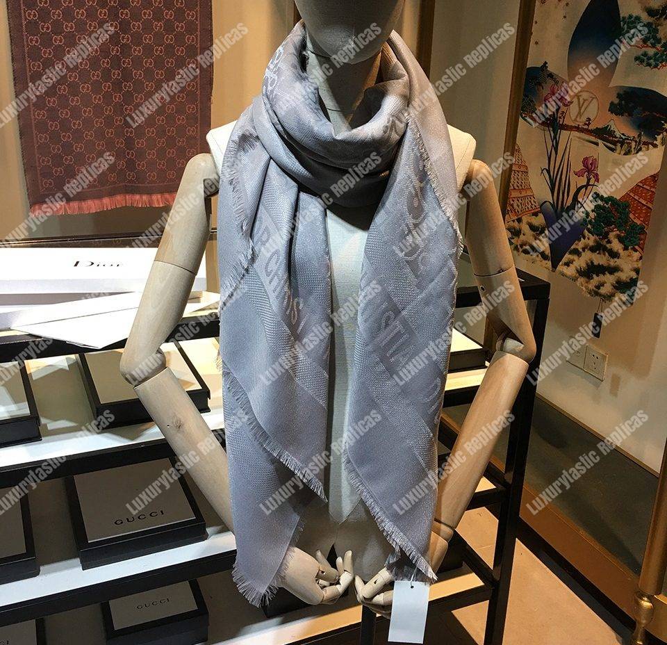 CD Oblique 140 Stole Grey