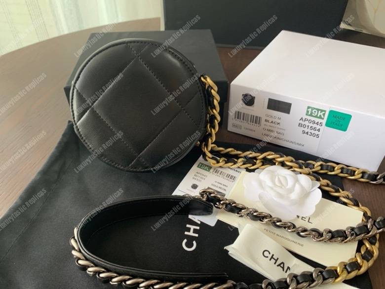 Ch*el 19 clutch with chain black