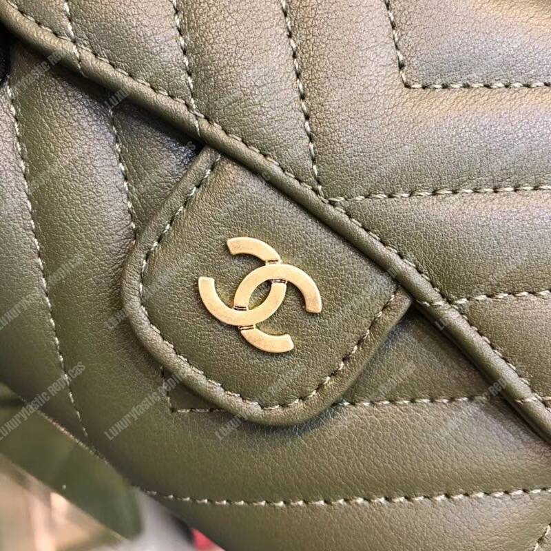 Ch*el classic small flap wallet dark green