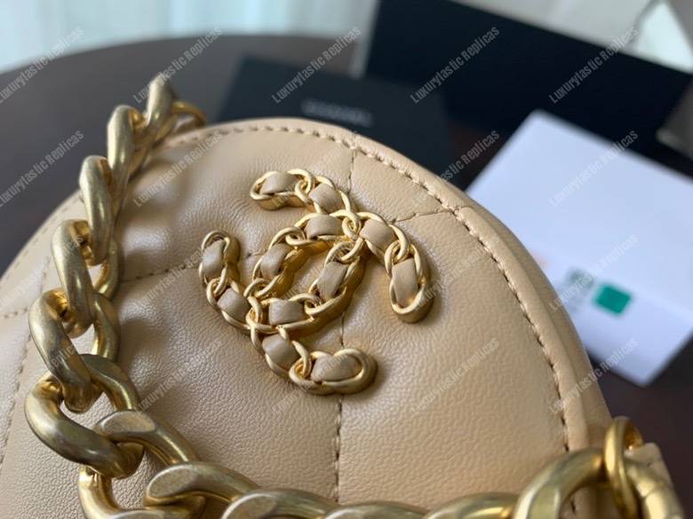 Ch*el 19 clutch with chain beige
