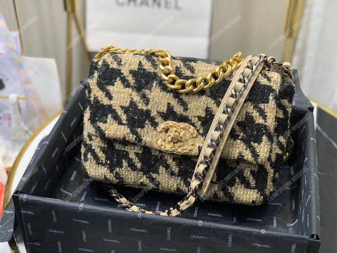 Ch*el 19 maxi flap bag tweed beige & black