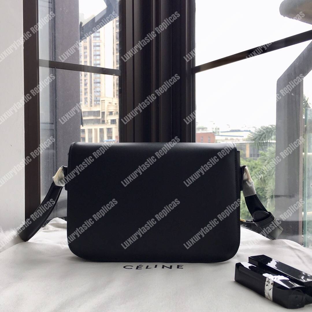Ce**e medium triomphe bag in shiny calfskin black