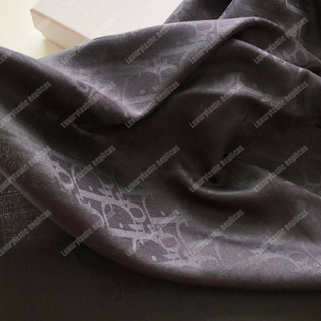 CD Black Oblique 140 Stole