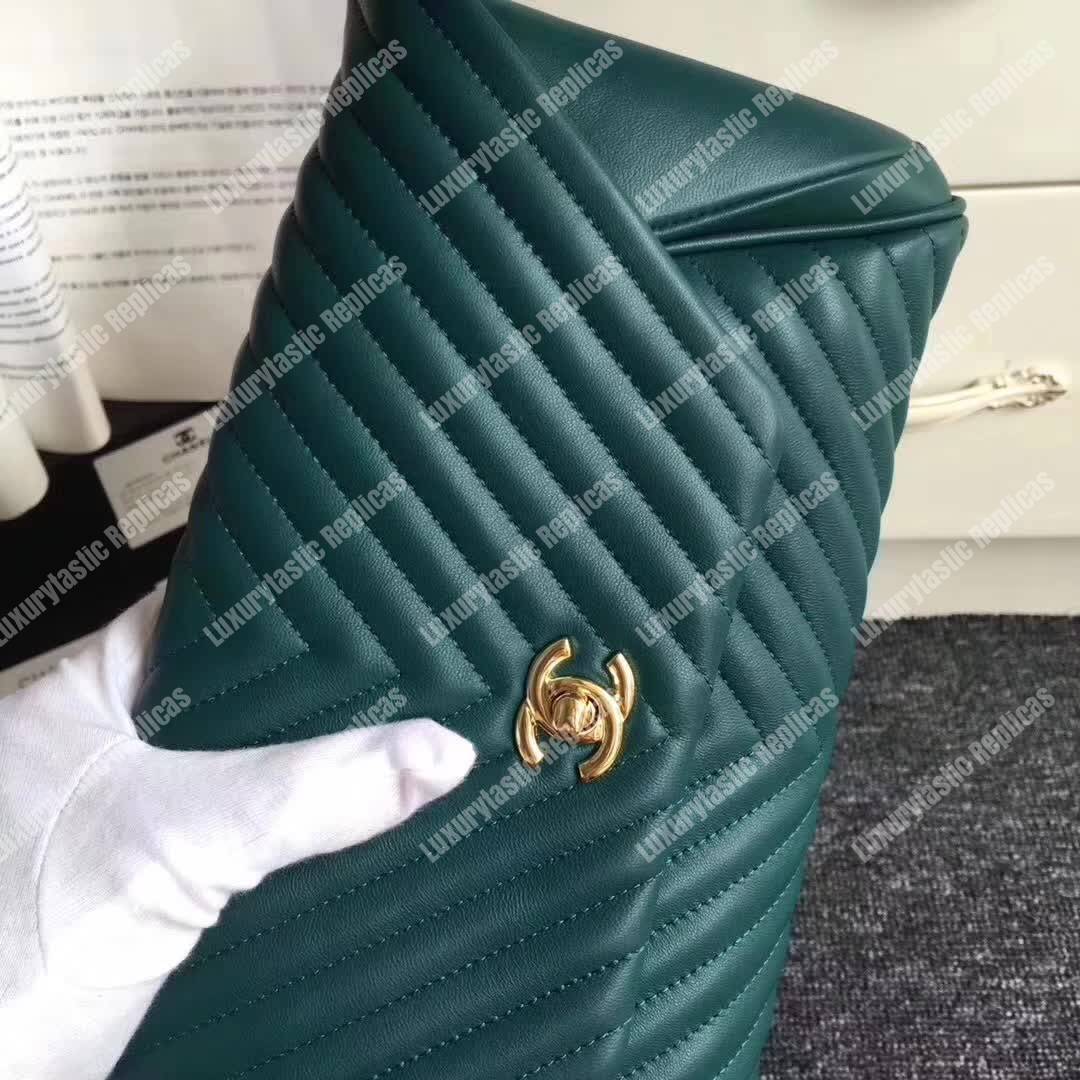 Ch*el reversed clutch green