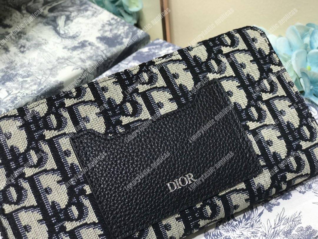 D*or oblique wallet