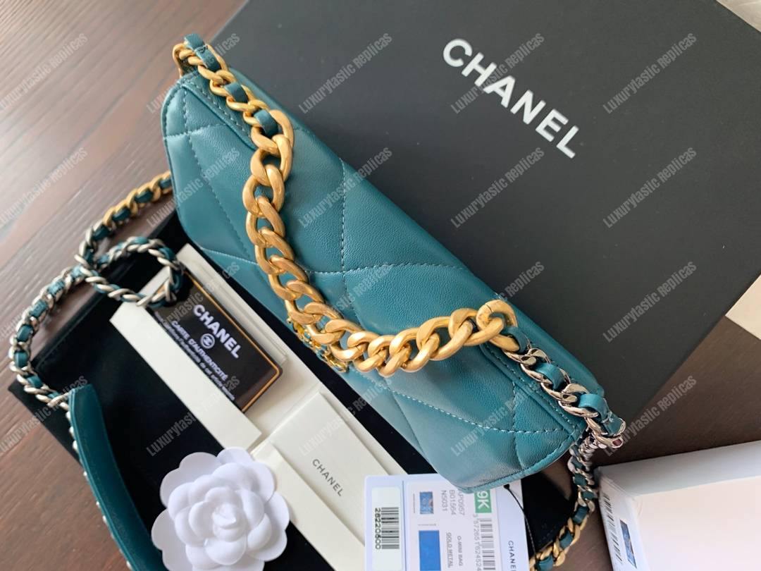 Ch*el 19 wallet on chain turquoise