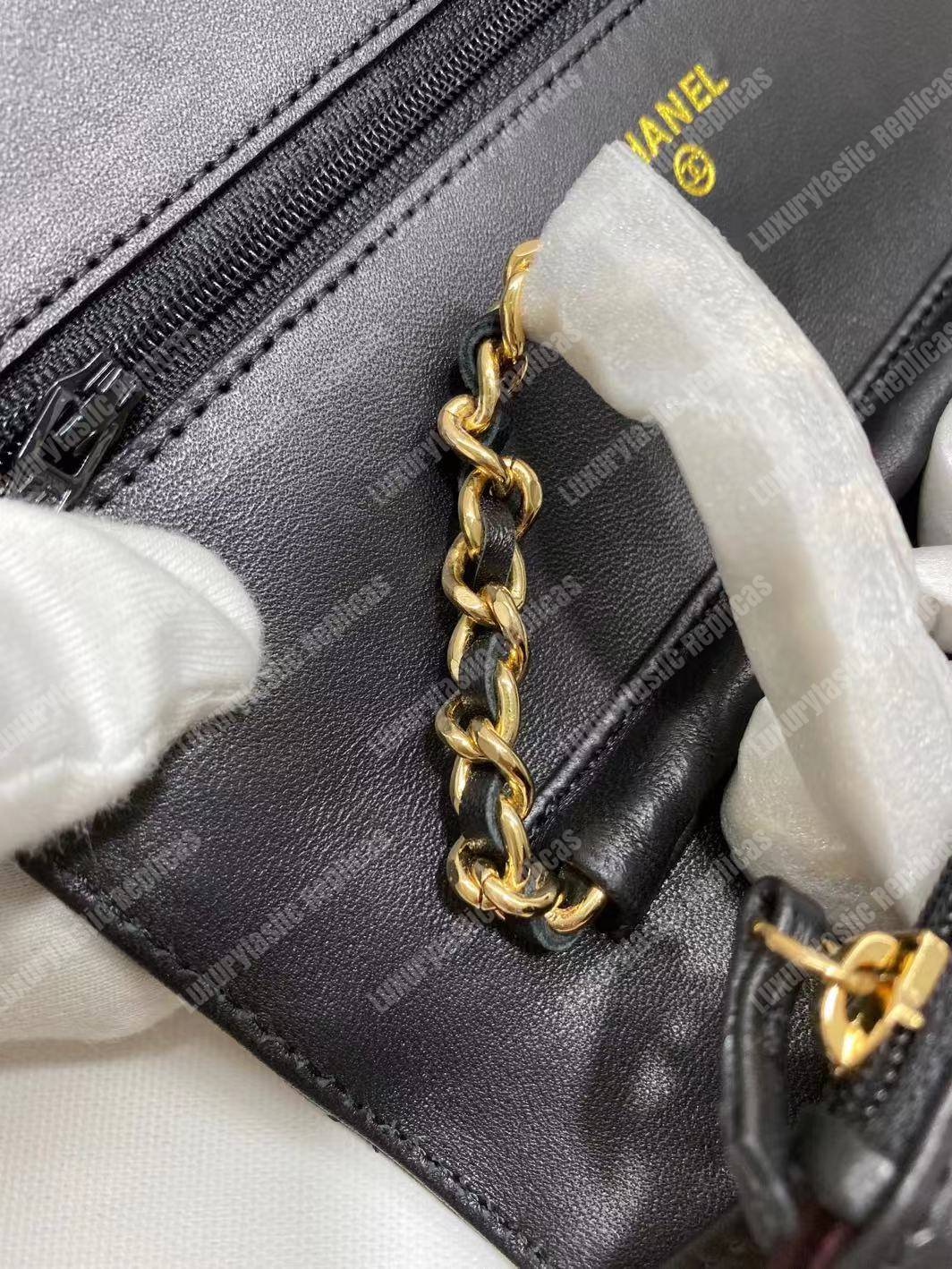 Ch*el wallet on chain – woc quilted lambskin black gold-toned