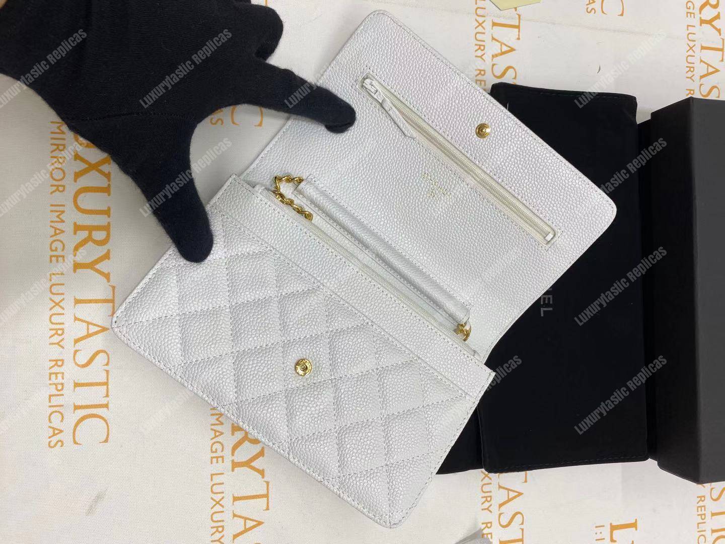 Ch*el wallet on chain – woc classic caviar gold-toned metal white