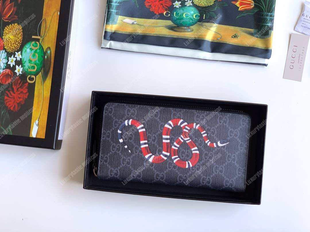 G*u*i kingsnake print gg sup*e zip around wallet black