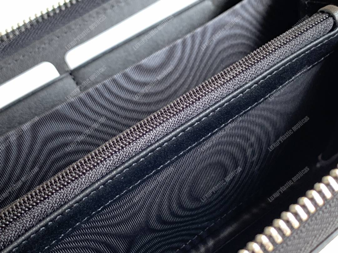 G*u*i tiger print gg sup*e zip around wallet beige/ebony