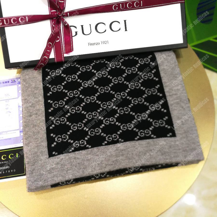G*u*i monogram gg wool scarf black grey