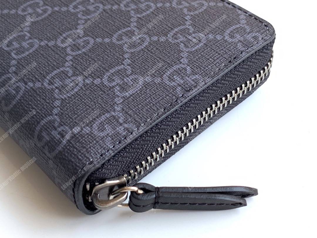G*u*i gg sup*e zip around wallet with wolf