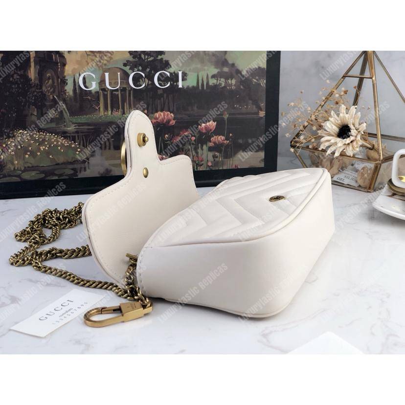 G*u*i gg marmont matelassé super mini bag white