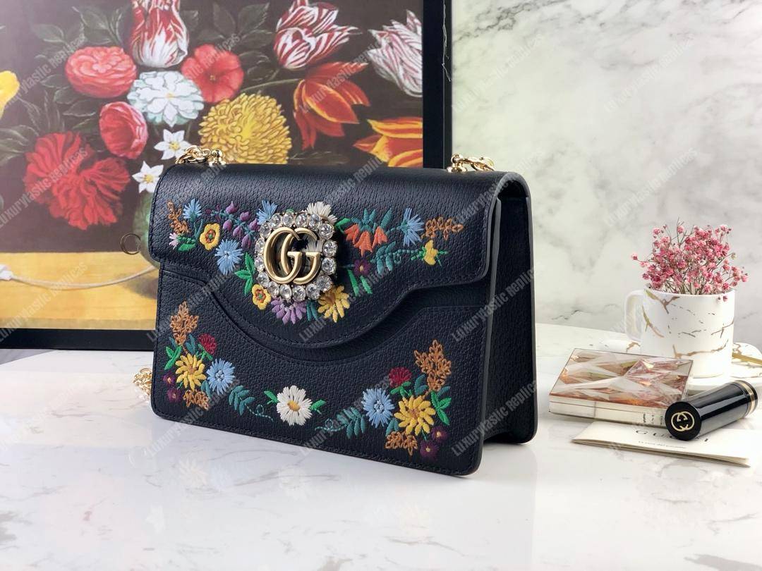 G*u*i embroidered small shoulder bag leather black