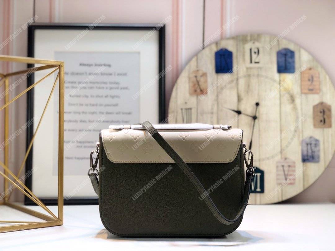 LV Very Messenger Handbag Monogram Kaki Fango