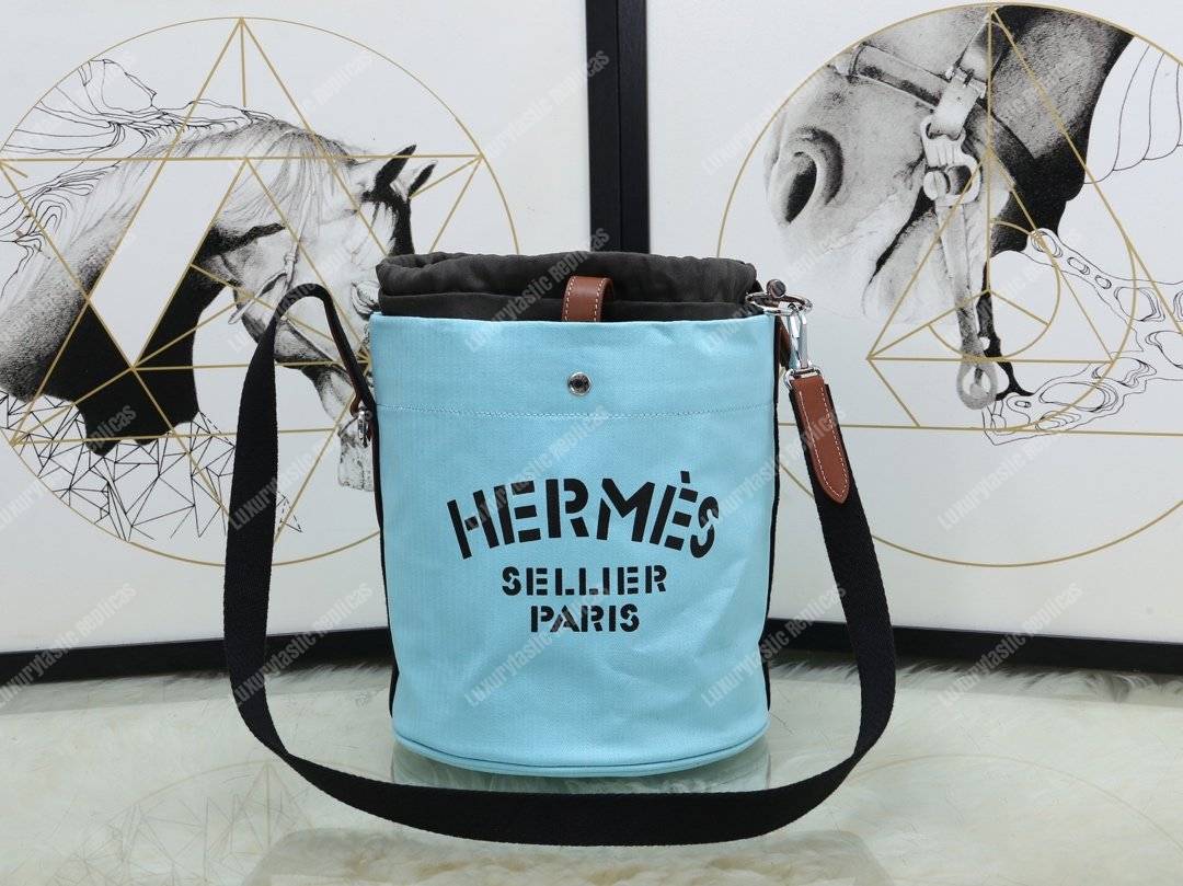 H**mes grooming bag light blue palladium-plated hardware