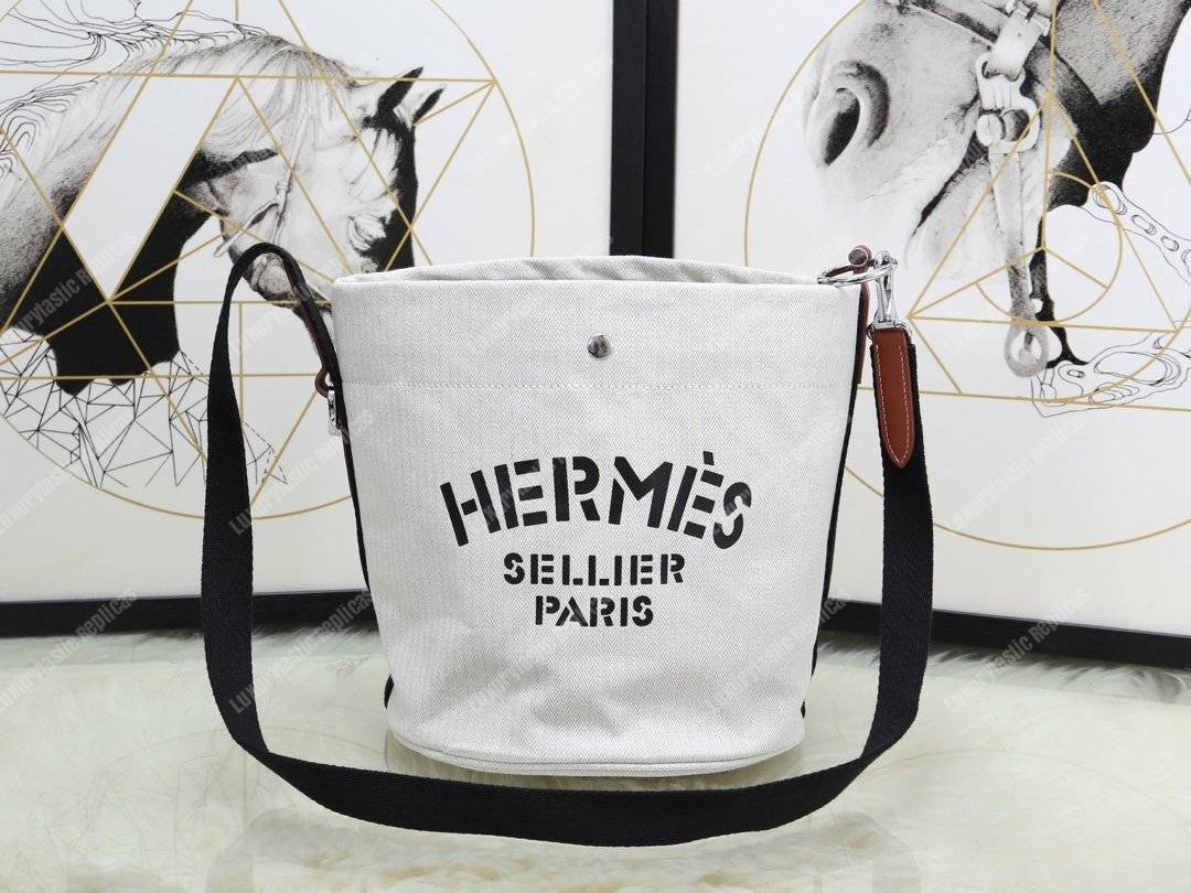 H**mes grooming bag white palladium-plated hardware