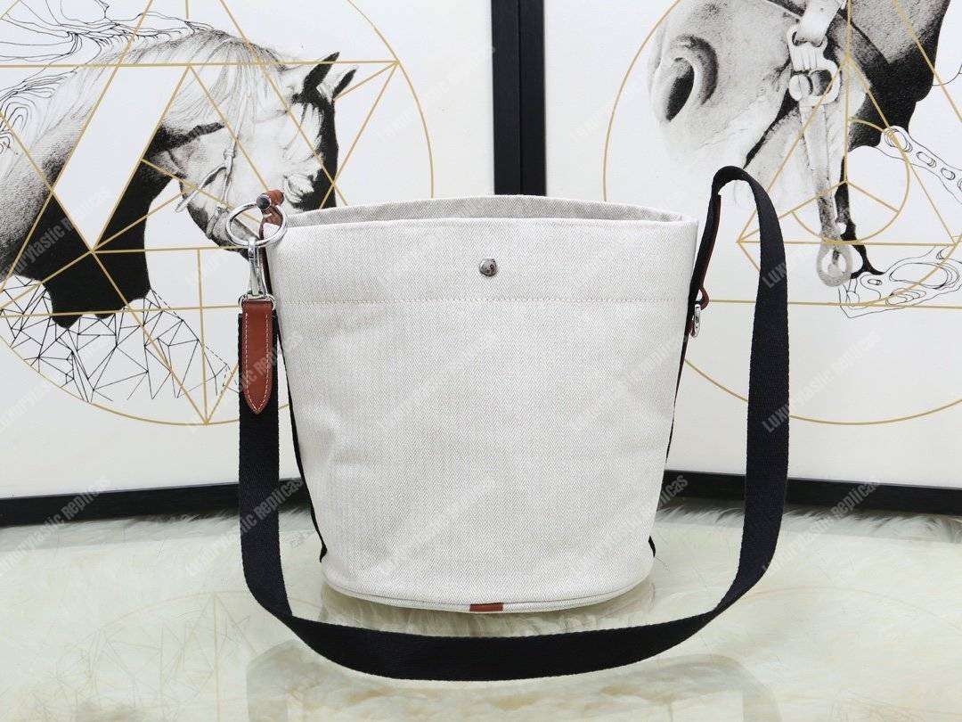 H**mes grooming bag white palladium-plated hardware