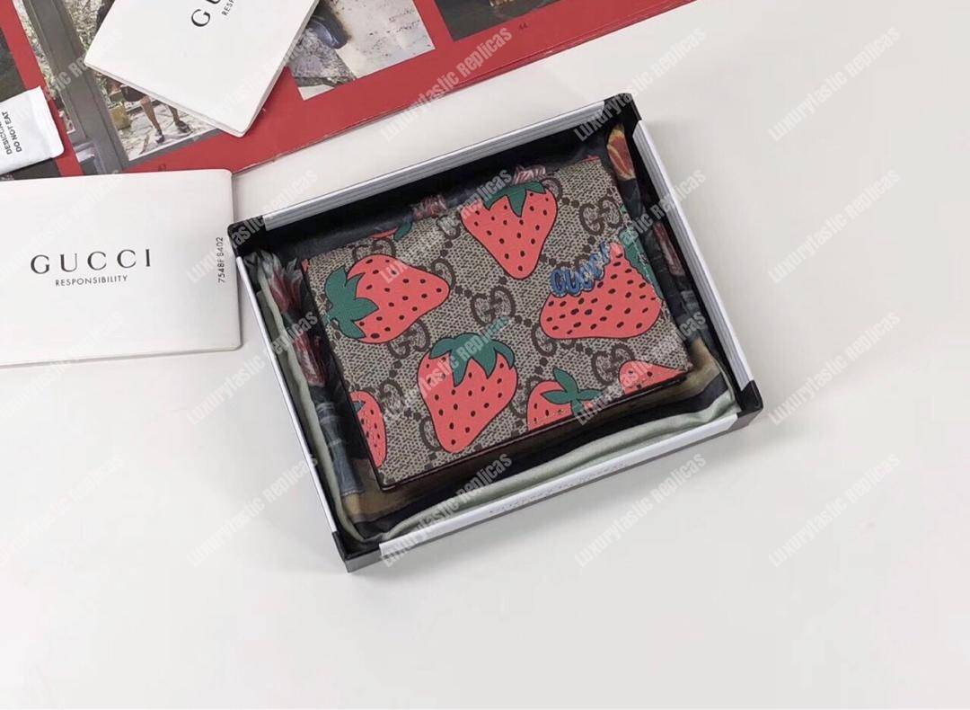G*u*i gg strawberry print card case wallet