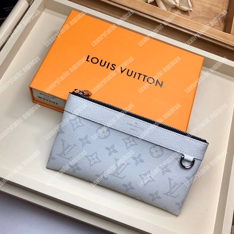 LV Discovery Pochette PM K45 Taiga Monogram